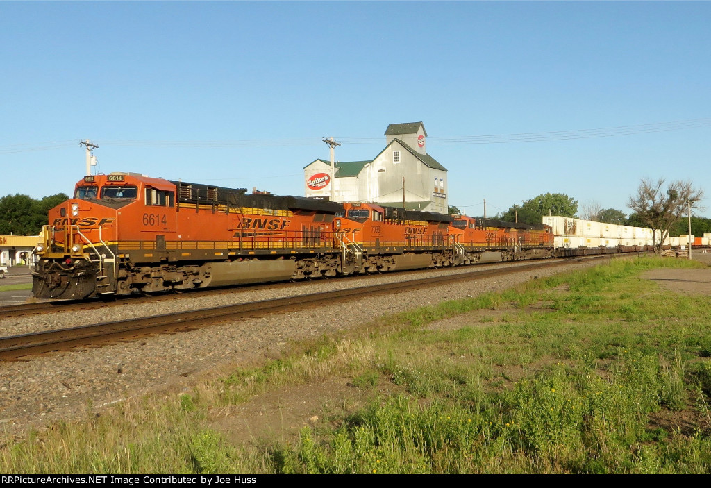 BNSF 6614 East